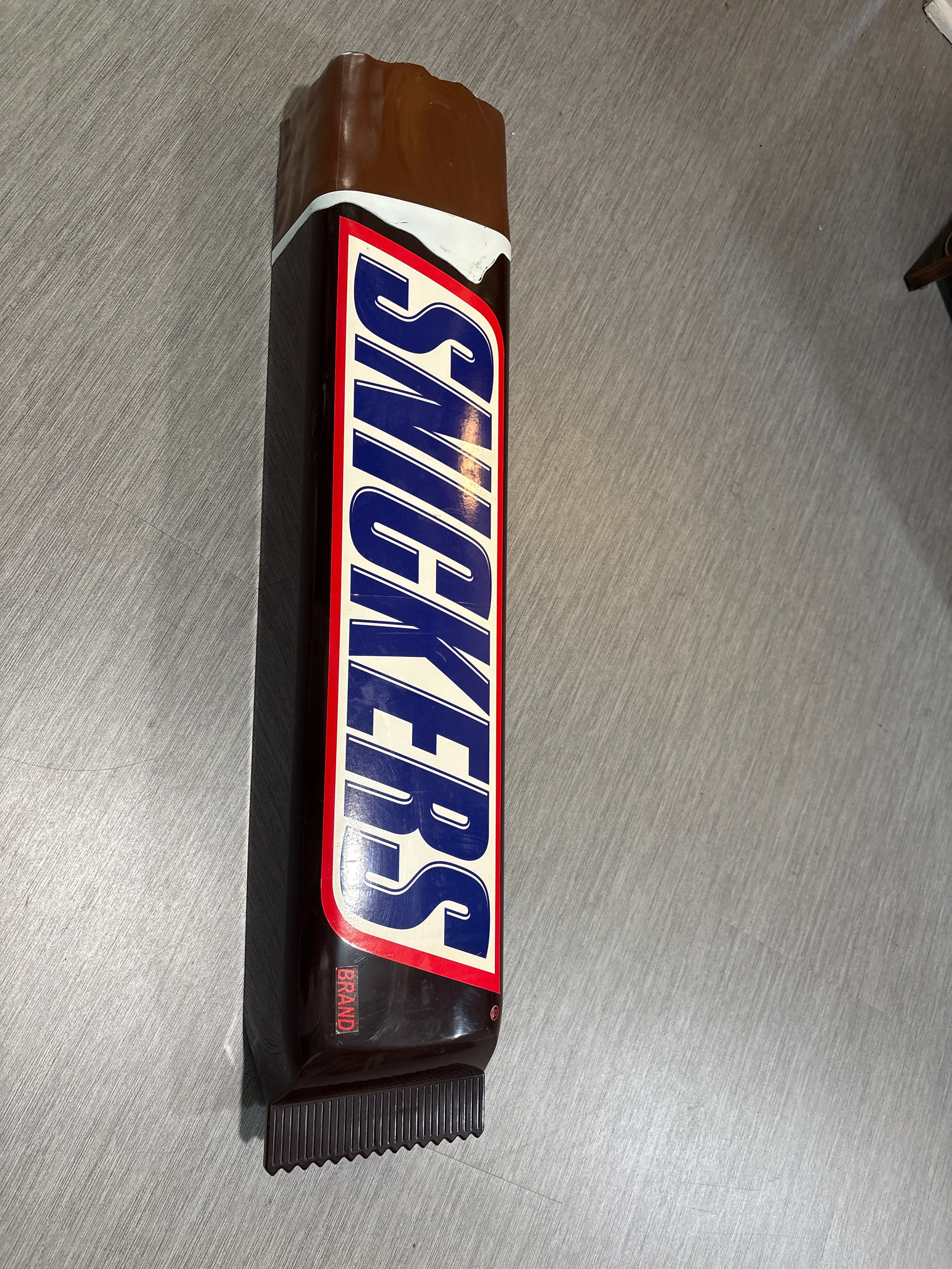 SNICKERS 32.5” Display