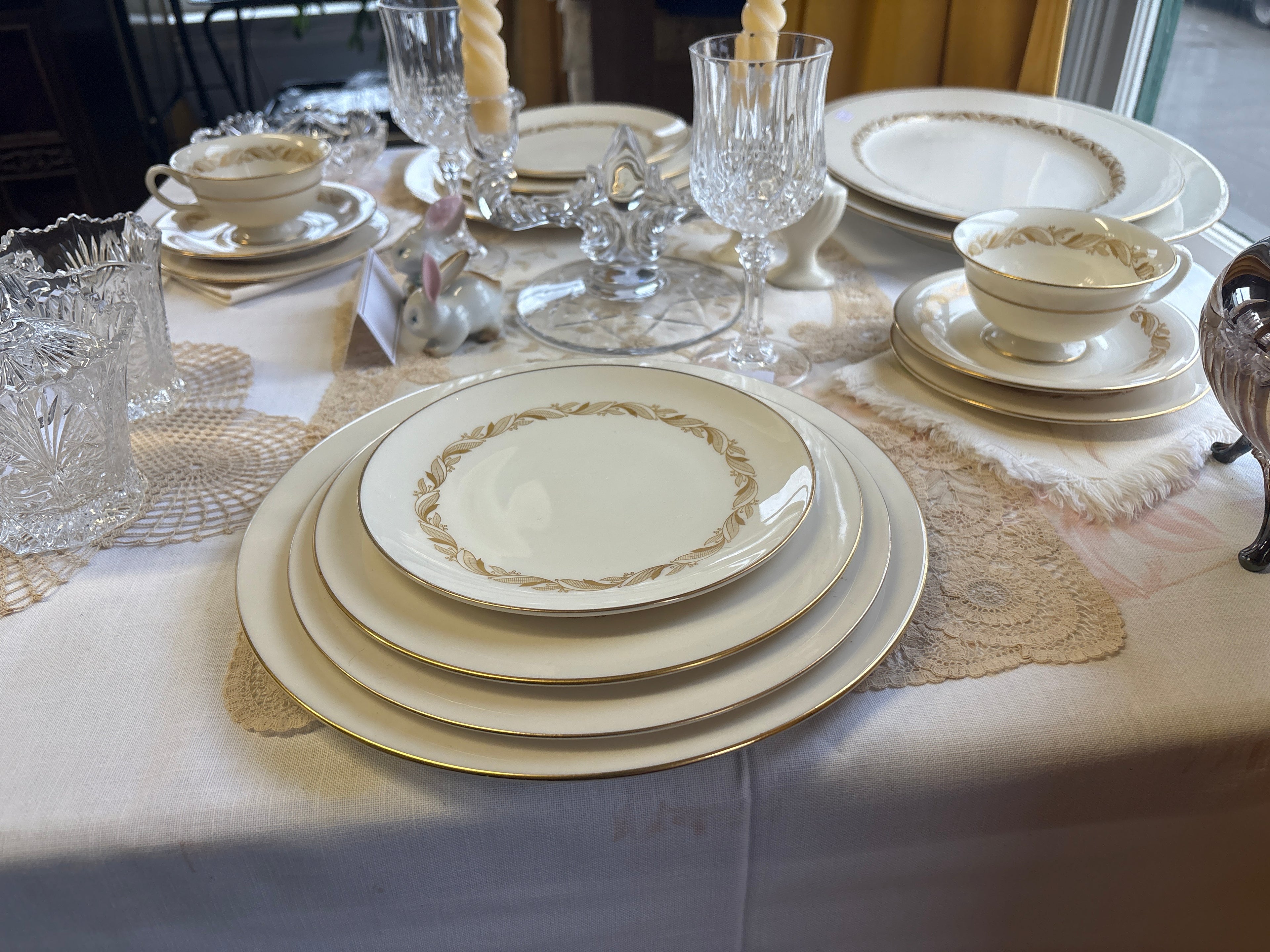 Castleton Carlton Gold Leaves Dinnerware 5pc set for 4