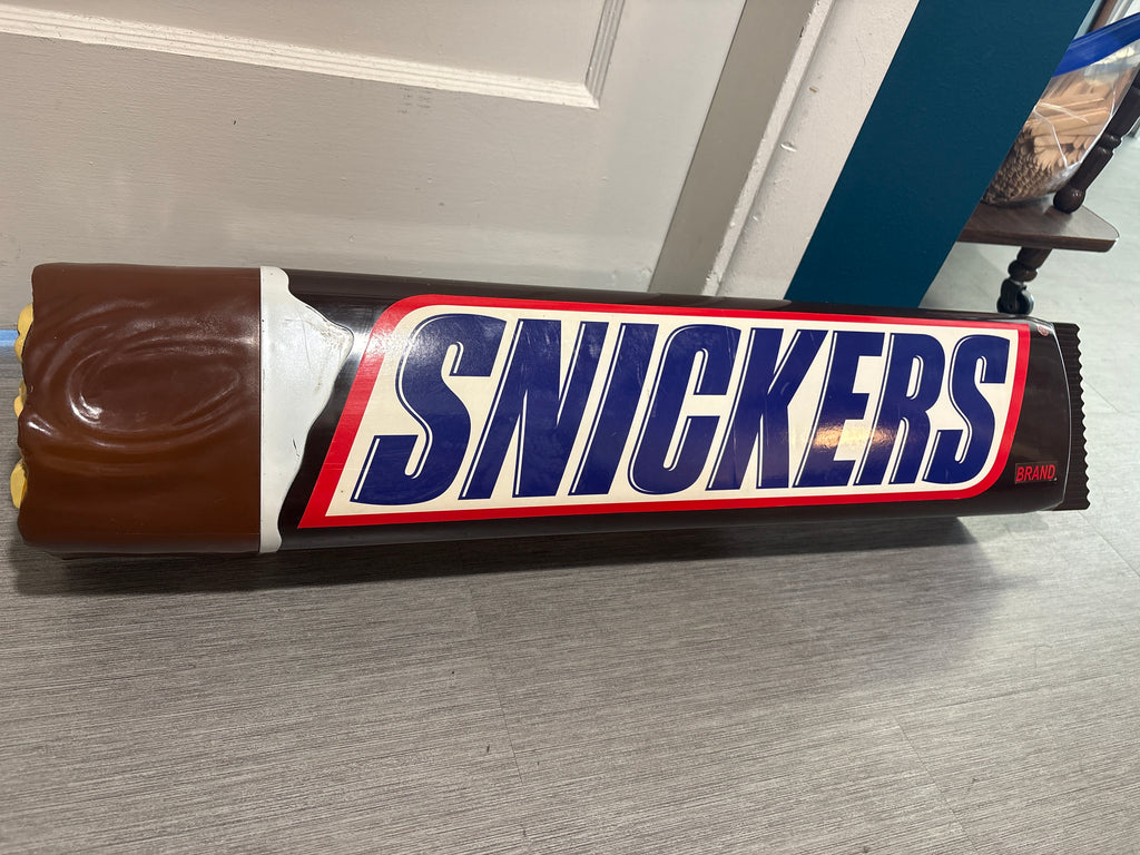 SNICKERS 32.5” Display