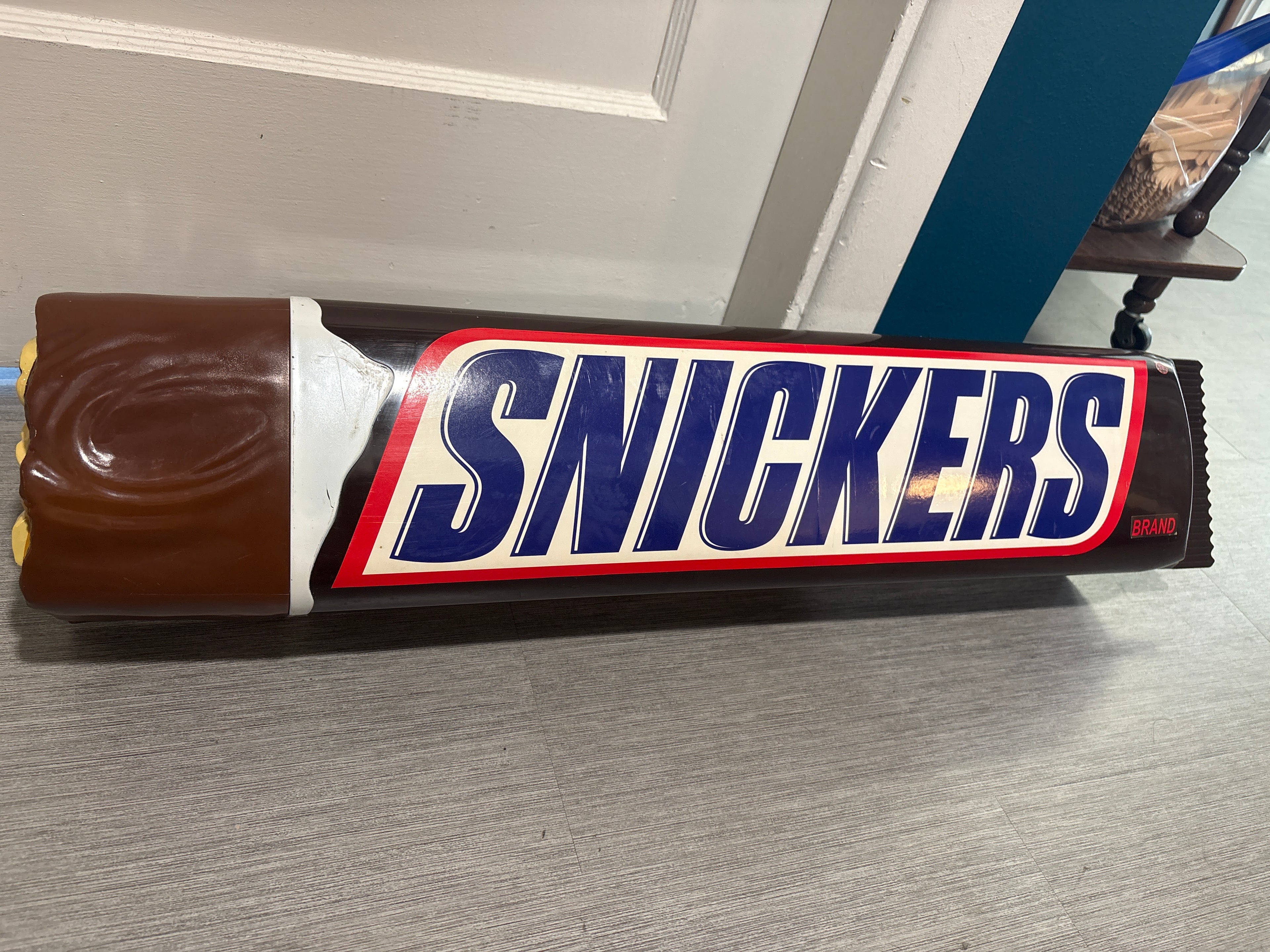 SNICKERS 32.5” Display
