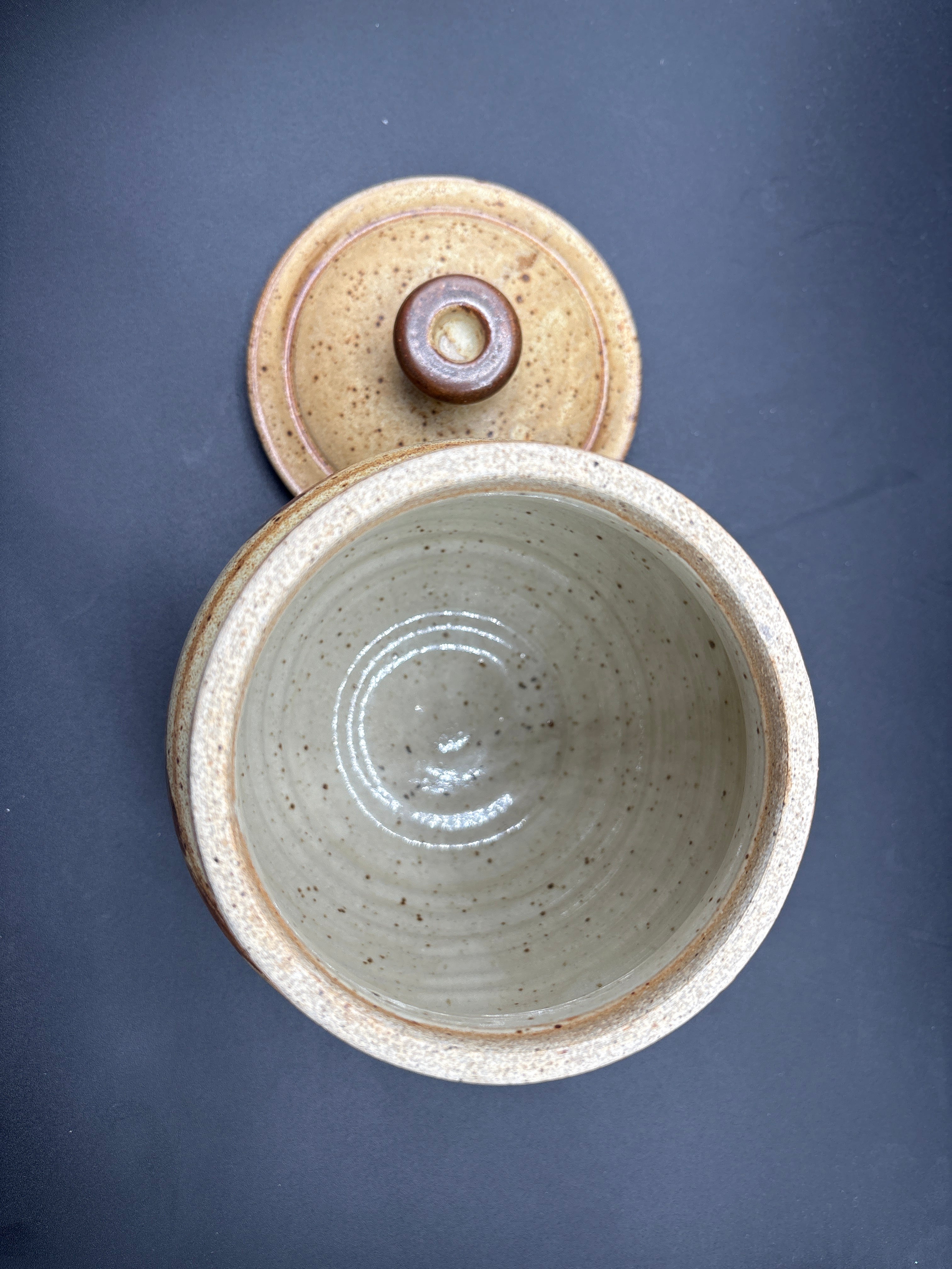 Pottery With Lid 2 pc