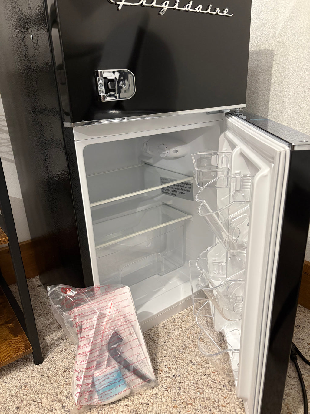 Frigidaire Retro Mini-Fridge - NEW