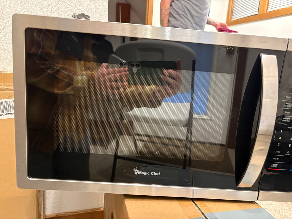 Magic Chef Microwave E214180 - NEW