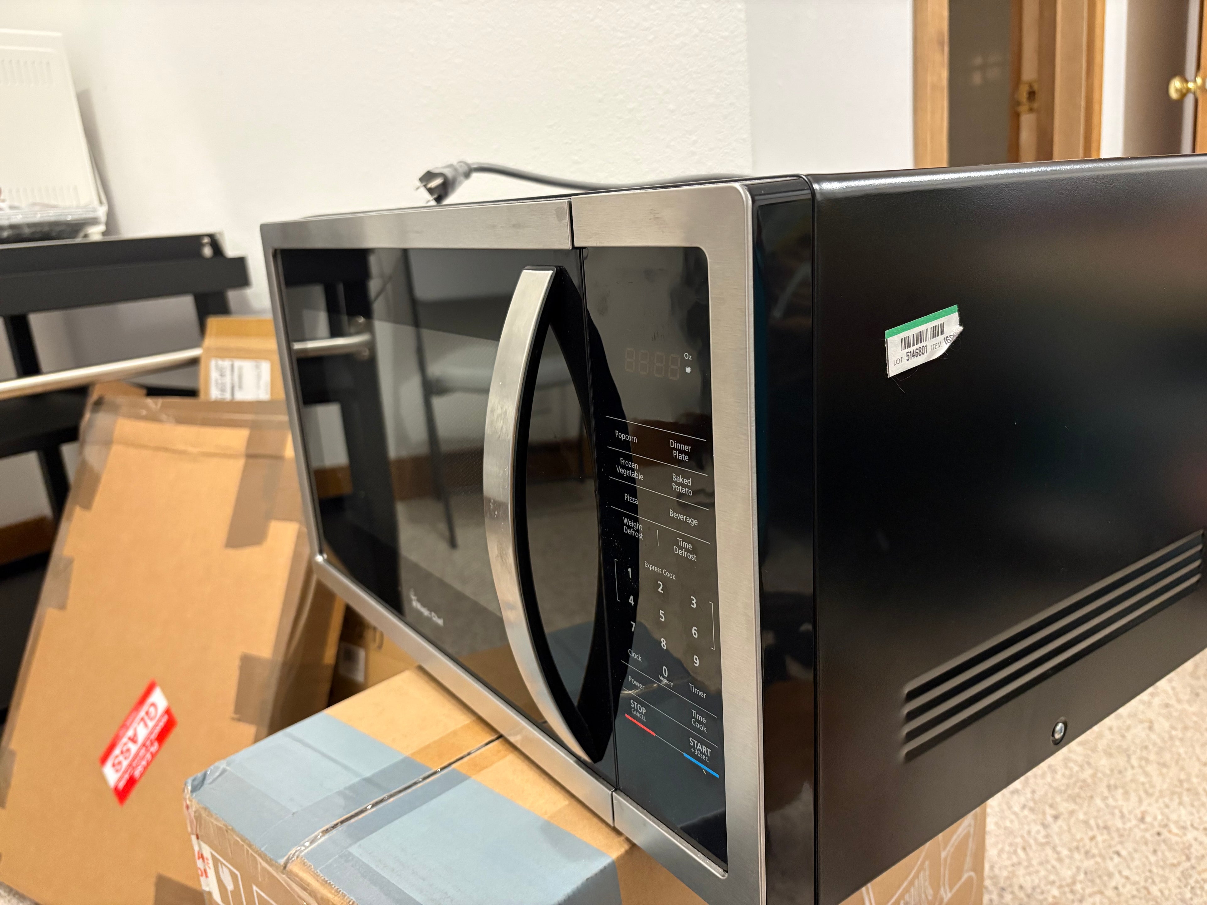 Magic Chef Microwave E214180 - NEW